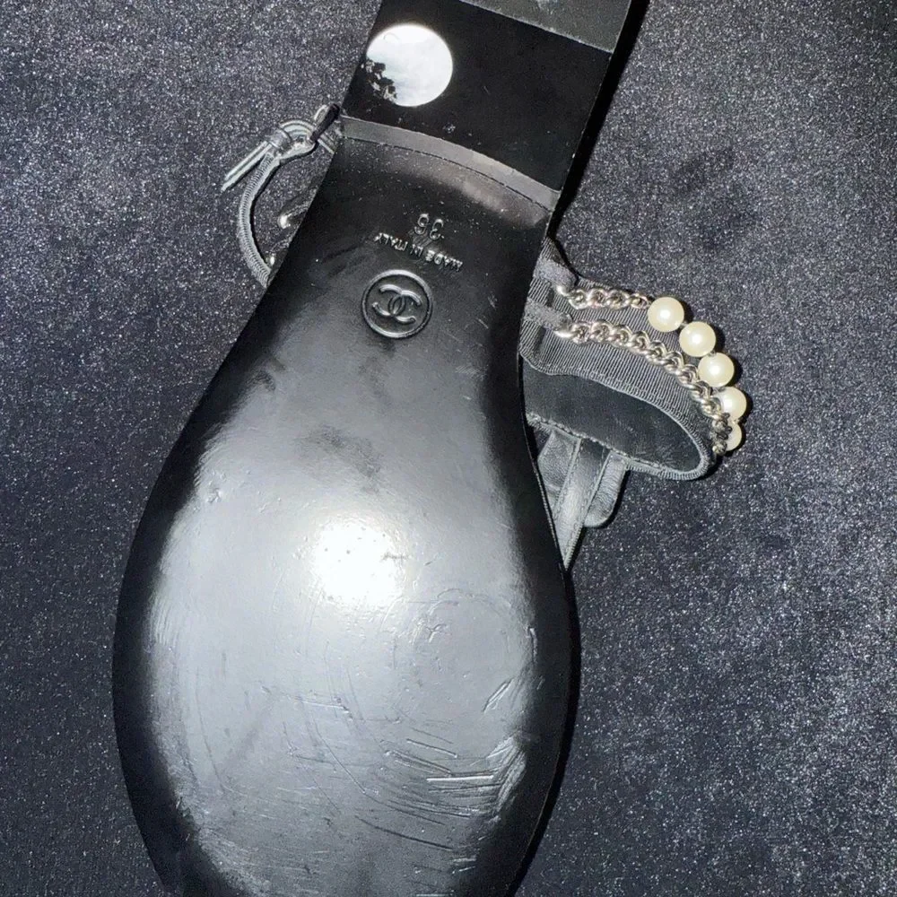 CHANEL Black and White Quilted Sandals floor sample minor scratches on bottom